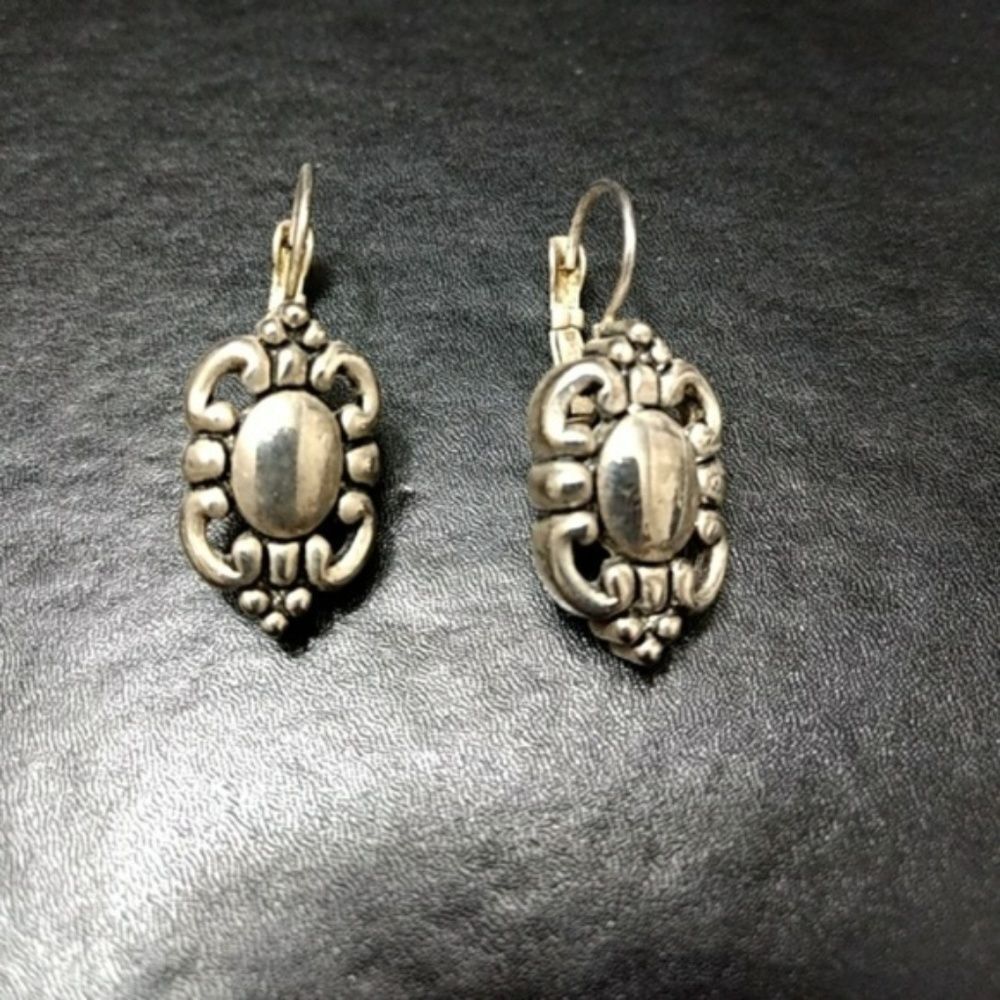 Silver tone oval shaped earrings chunky dangle